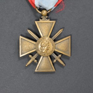 Une médaille de la croix de guerre, théâtres d'opérations extérieures