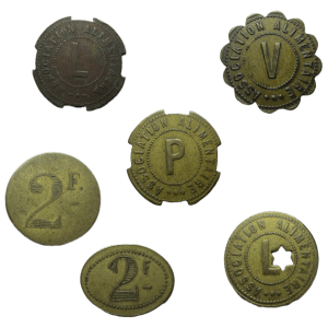 Lot de quatre jetons de l'association alimentaire de Lyon et deux jetons 2F